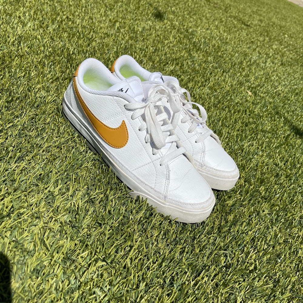 Nike Sneakers Size 8 Woman’s